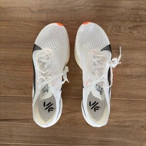 Nike VAPORFLY 3 (Women’s 6.5)